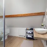 Nočitev z zajtrkom Cozy House Close To Center