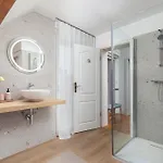 Nočitev z zajtrkom Cozy House Close To Center 4*