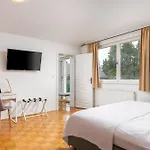 Cozy House Close To Center Couette-café 4*