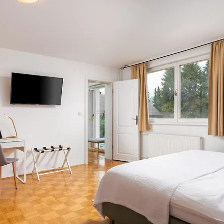 Cozy House Close To Center Couette-café 4*