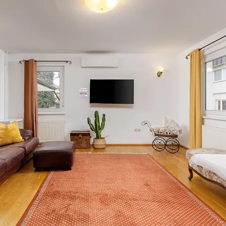 Bed & Breakfast Cozy House Close To Center 4*