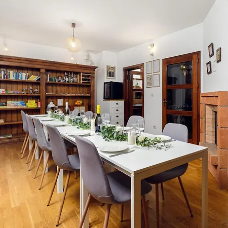 Cozy House Close To Center Couette-café 4*
