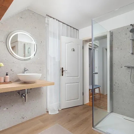 krevet i doručak Cozy House Close To Center 4*