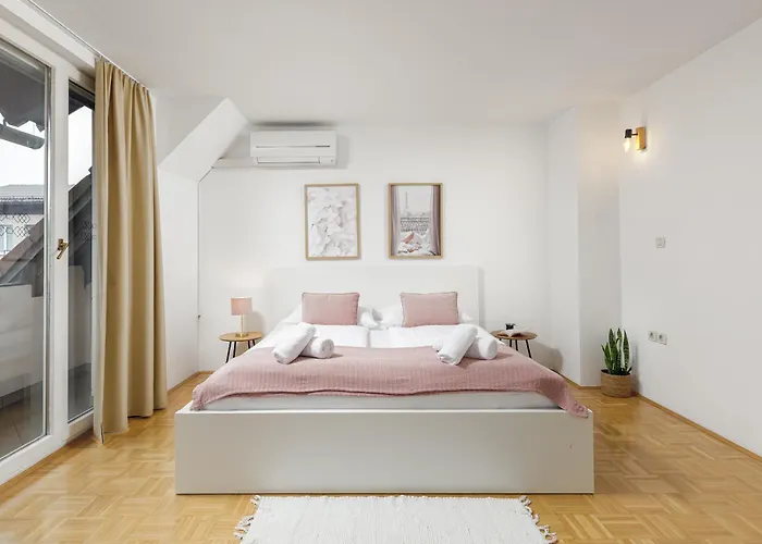 לינה וארוחת בוקר Cozy House Close To Center לובליאנה