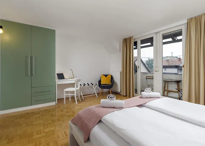 לינה וארוחת בוקר Cozy House Close To Center