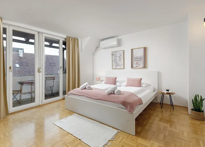 לינה וארוחת בוקר Cozy House Close To Center לובליאנה