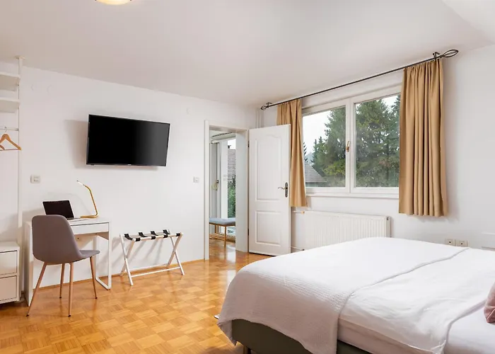 Cozy House Close To Center לינה וארוחת בוקר 4*