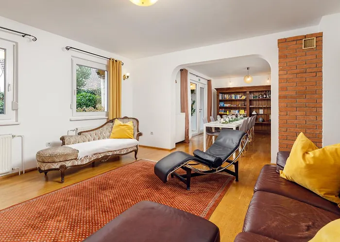 לינה וארוחת בוקר Cozy House Close To Center